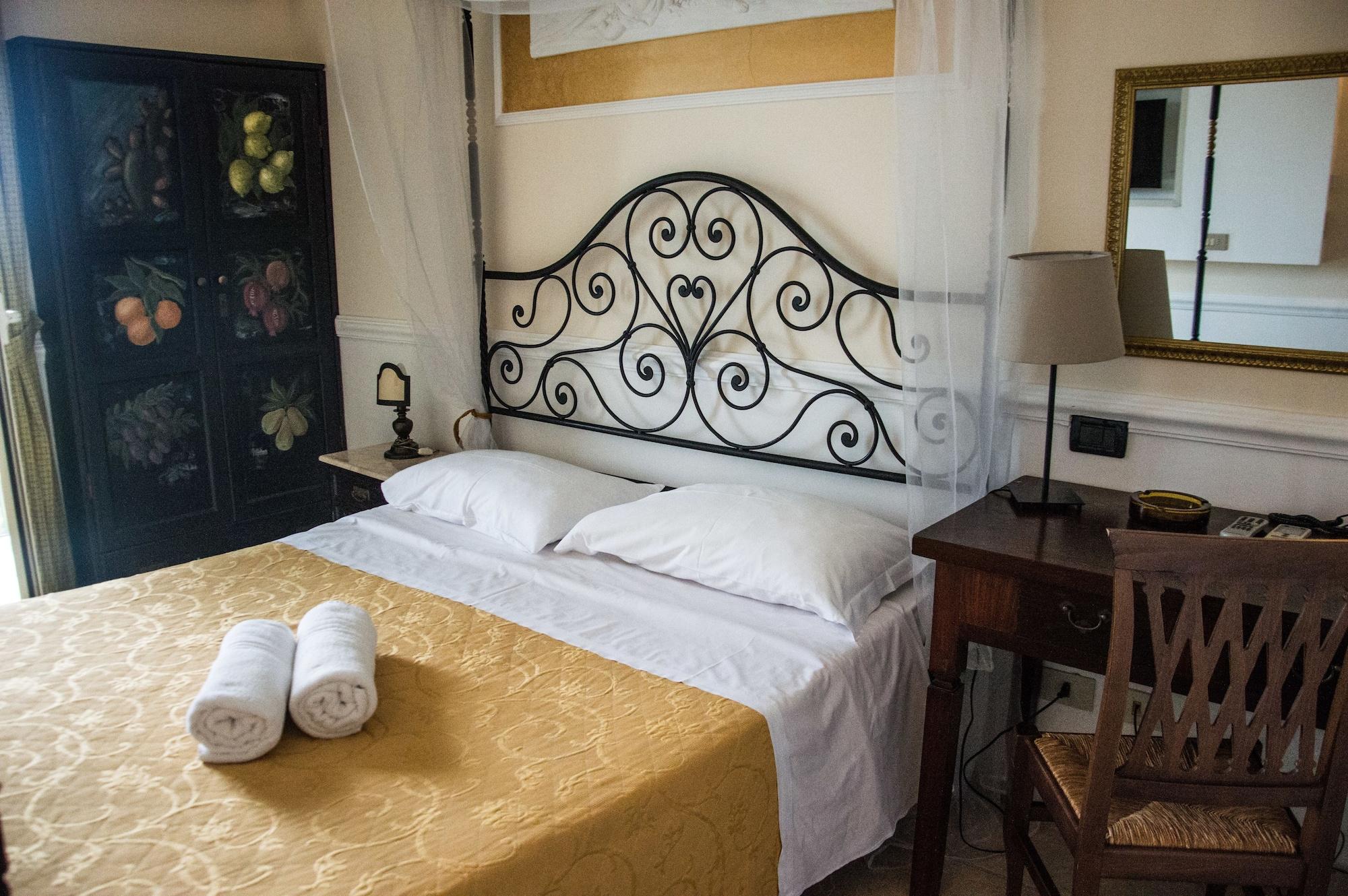Hotel & Apartments Villa Linda Giardini Naxos Εξωτερικό φωτογραφία