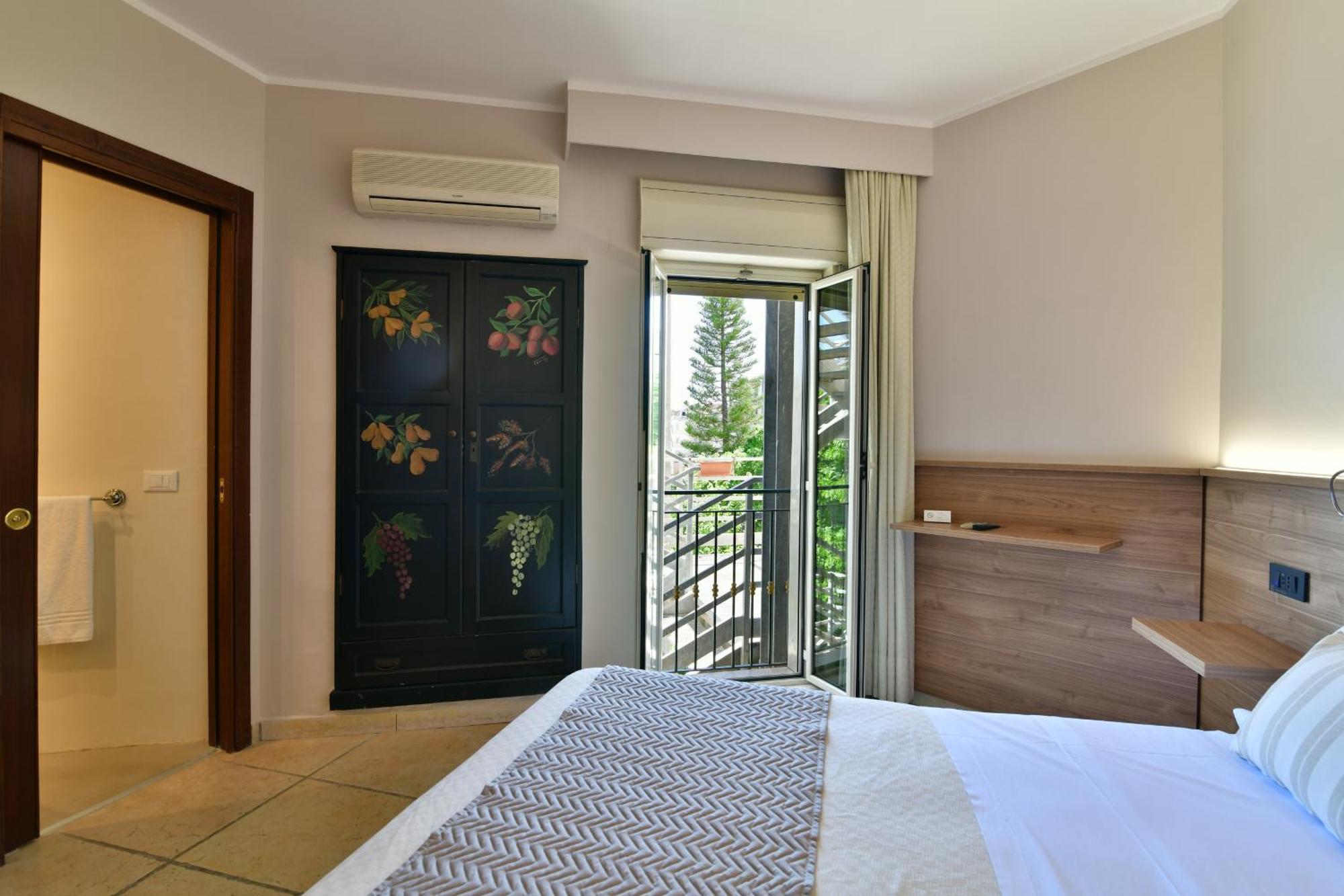 Hotel & Apartments Villa Linda Giardini Naxos Εξωτερικό φωτογραφία