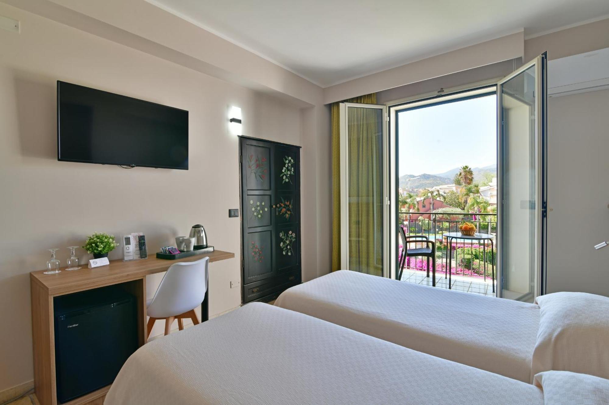 Hotel & Apartments Villa Linda Giardini Naxos Εξωτερικό φωτογραφία
