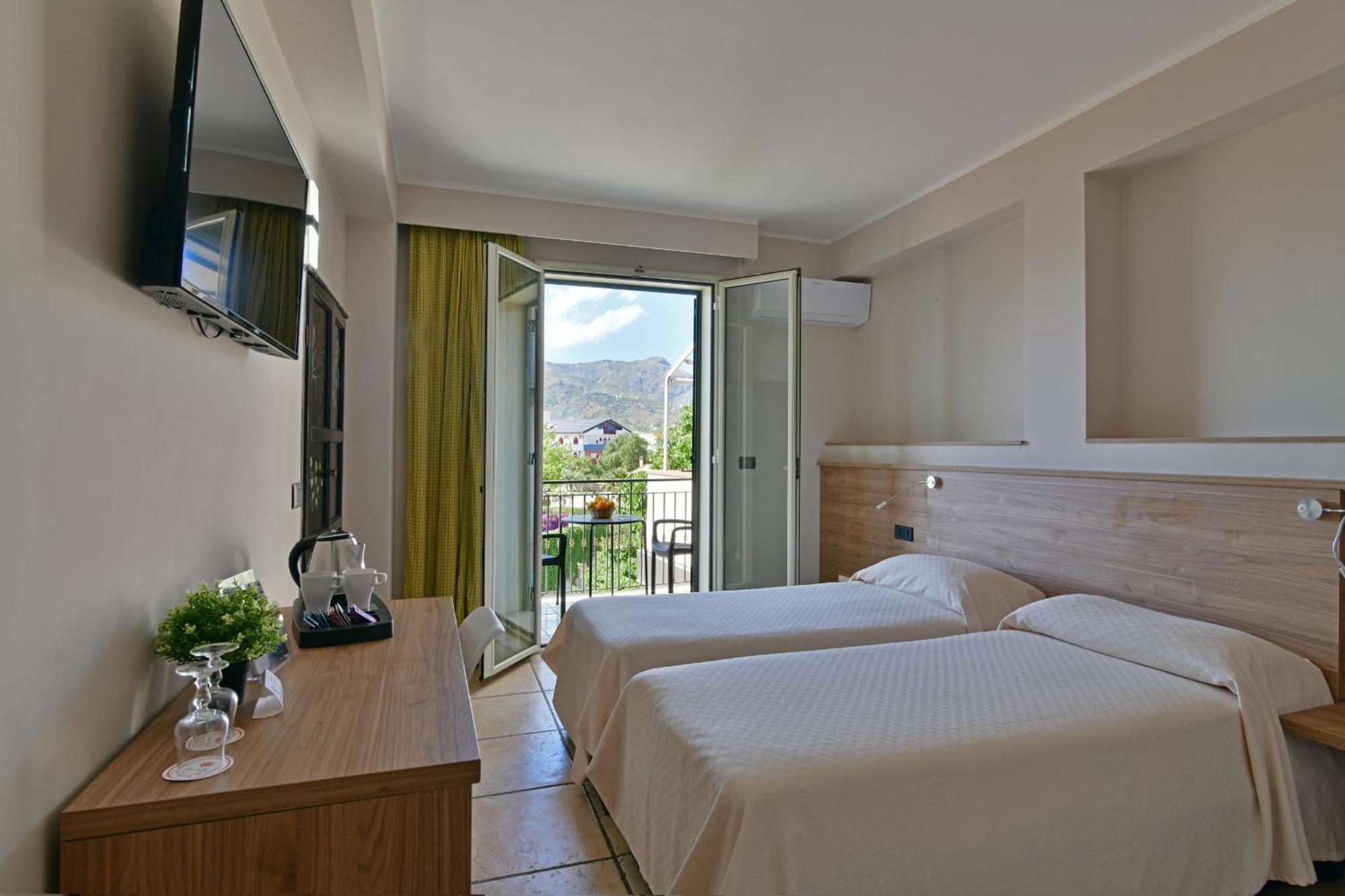 Hotel & Apartments Villa Linda Giardini Naxos Εξωτερικό φωτογραφία