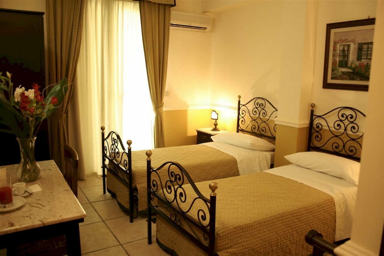 Hotel & Apartments Villa Linda Giardini Naxos Δωμάτιο φωτογραφία